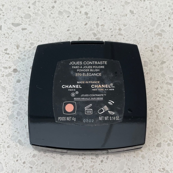 Chanel blush in Élégance 370 - Picture 2 of 3